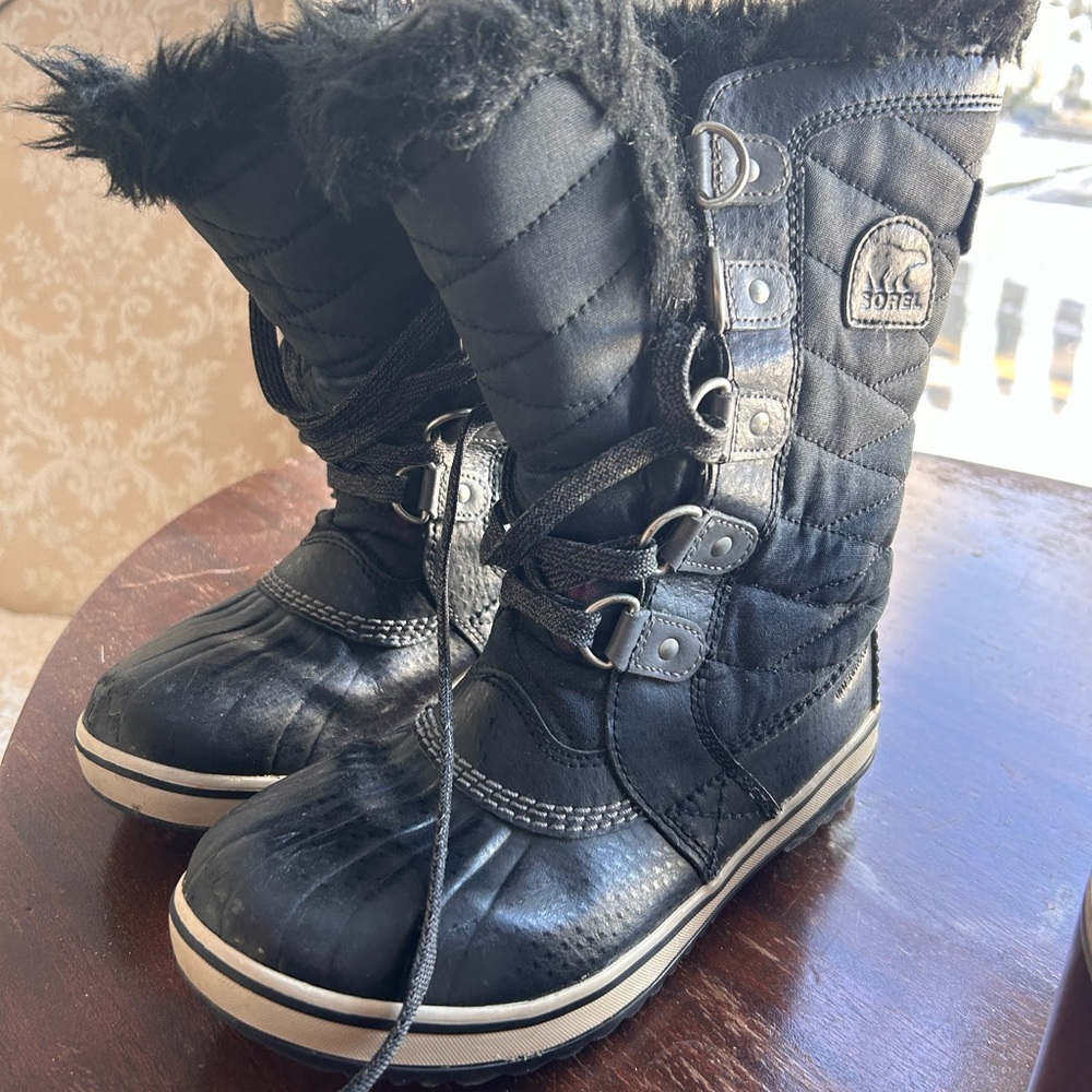 Sorel Joan of Arc boots, size 3 US.